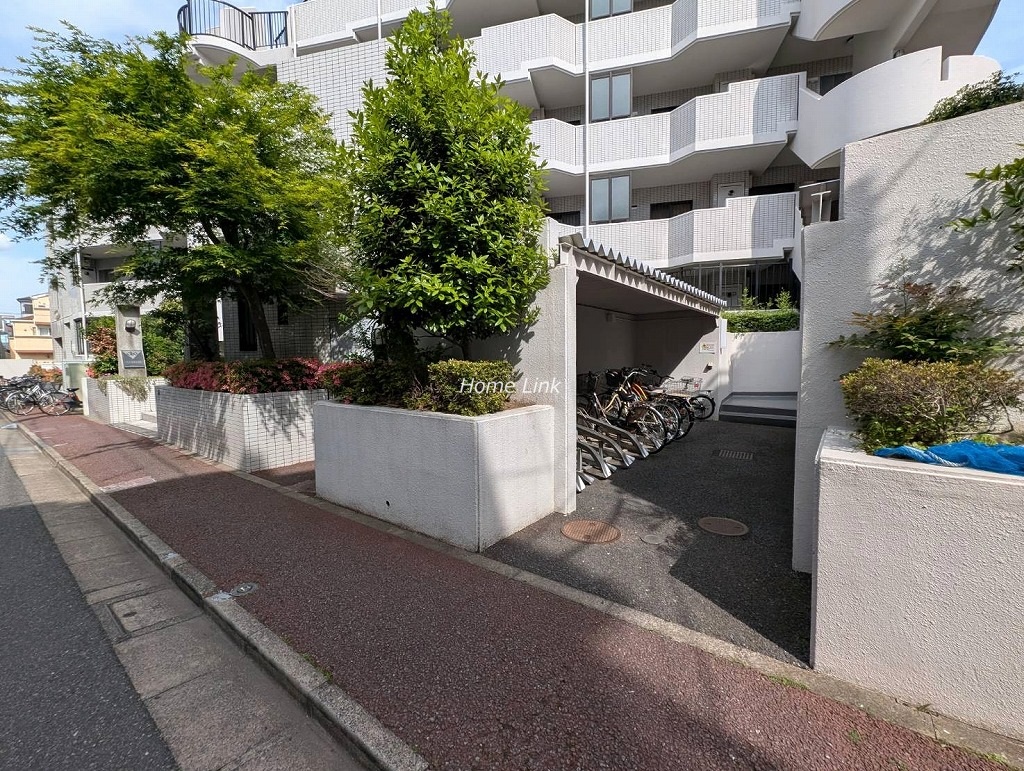 クリオ赤塚壱番館　駐輪場出入口